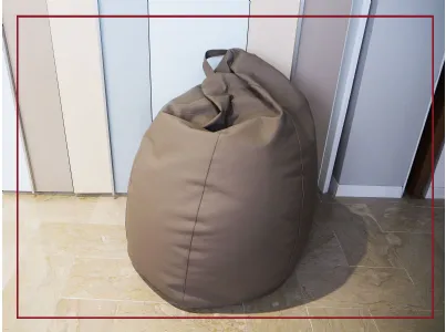 Scheda informativa del prodotto SACCO MOLLI - LA SEGGIOLA Rivestimento sfoderabile. Ecopelle high quality. Riempi di colore, design e creatività l'arredo della zona living della tua casa, con i pouf sacco Arvid, dotati di rivestimento sfoderabile in ecope