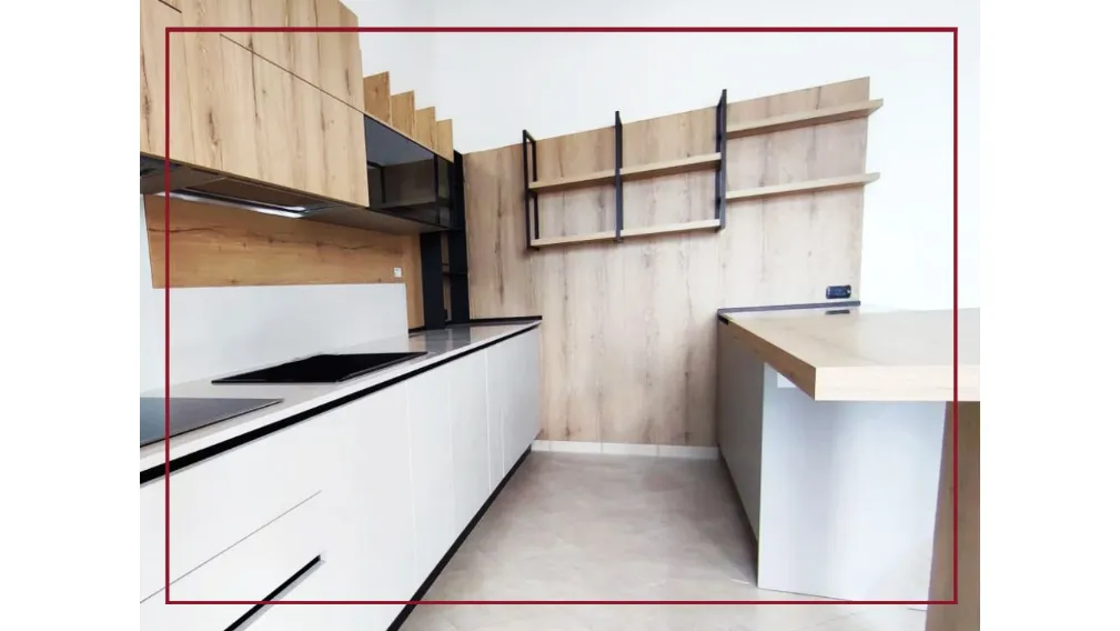 CUCINA KALì Arredo3® - MARUGGIO (TA) Cucina Kalí di @arredo3 in ecomalta col.Silicio, pensili e colonne in  Rovere biondo, Top in quarzo col.Perla, Schienale in vetro magnetico luminoso con  Elettrodomestici Grundig #arredamento #egoitaliano  #ARREDO3 #eg