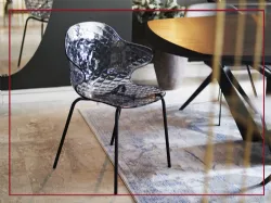 SEDIA CON STRUTTURA IN METALLO VERNICIATO NERO OPACO