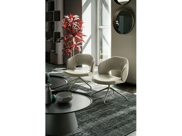 MIRANDA LOUNGE