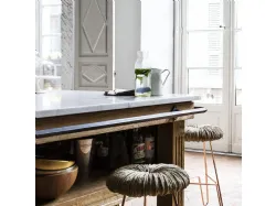 Scopri lo sgabello Donut di Mogg: design unico per arredare la tua casa con stile