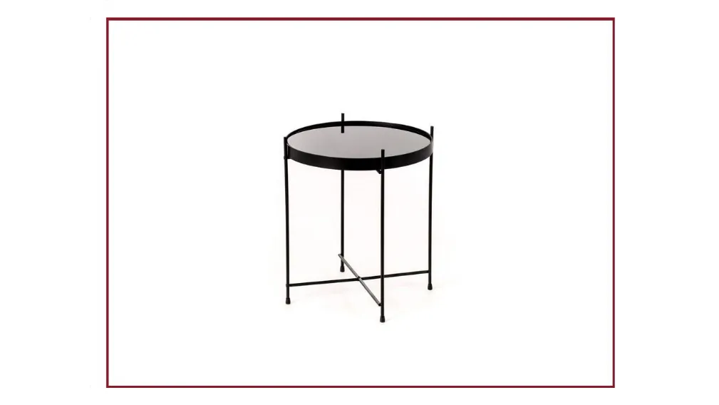 Marissa è un tavolino dal design moderno e minimale. Il piano in vetro, leggermente bordato, è sorretto da una struttura a croce in metallo. Un complemento versatile che saprà impreziosire la zona del living con stile ed eleganza.  MISURE: Lunghezza: 38 c