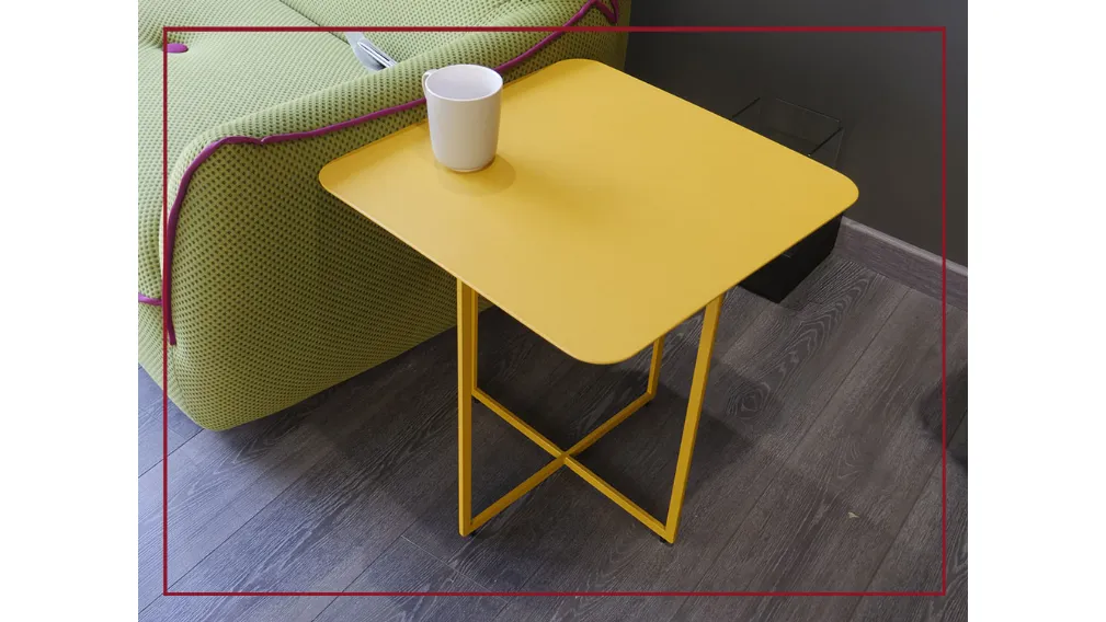 Per gli altri sono solo servetti, per noi invece sono i SELFY. Sono i tavolini da divano con struttura in metallo disponibili in diversi colori e dimensioni, che arredano con funzionalità ogni living. Scegli quello che completa meglio il tuo divano.  MISU