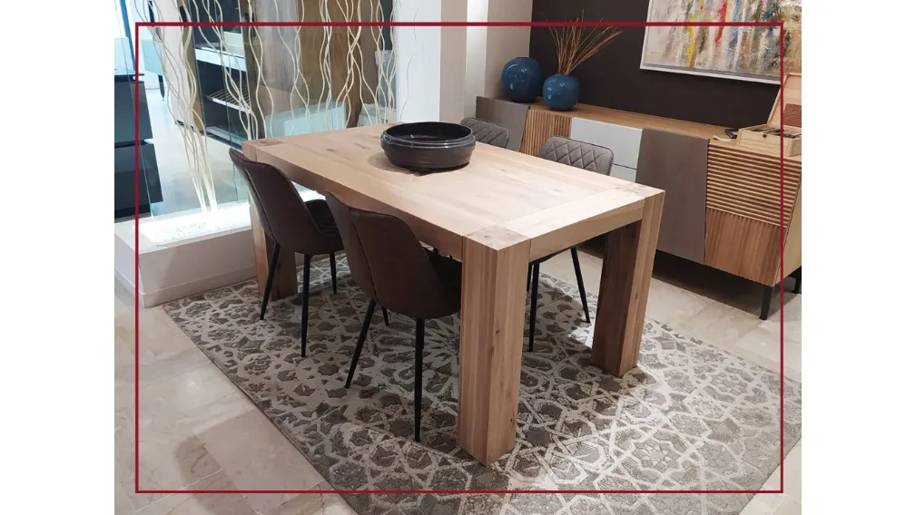 DescrizioneMINI BROOKLYN è il tavolo versatile ed allungabile interamente realizzato in legno massello di rovere materico disponibile in diverse finiture e colori. Le dimensioni contenute non tolgono spessore ai volumi del tavolo, caratterizzato dalla pal