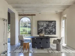 Tavolo Shape Ovale di Mogg: perfetto per aggiungere un tocco di eleganza all'arredamento