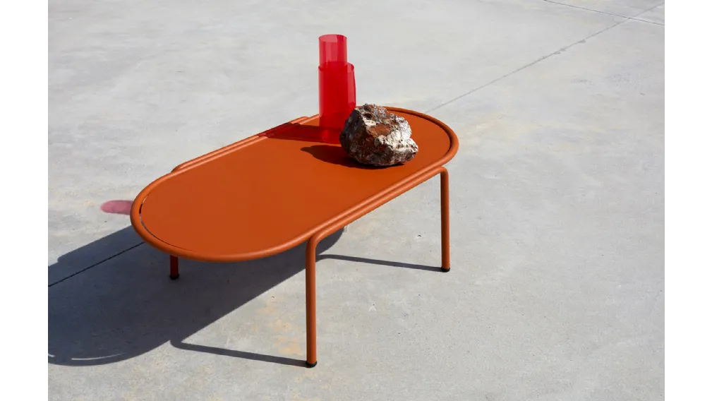 Tavolino ovale in metallo verniciato Dress Code di Scab Design