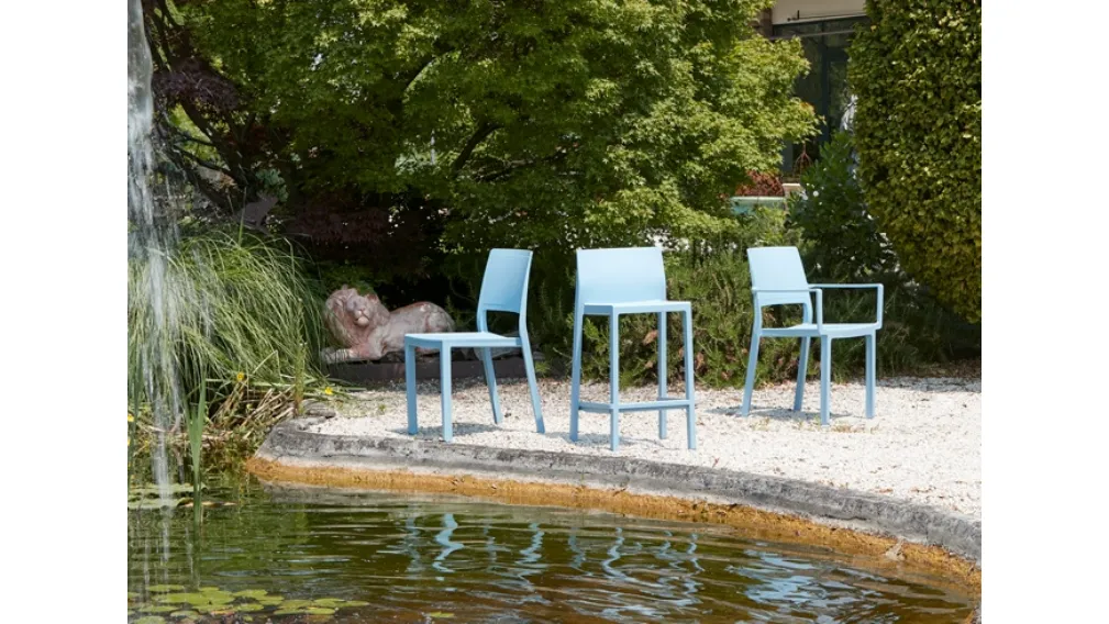 Sedia da giardino con o senza braccioli e sgabello Kate di Scab Design