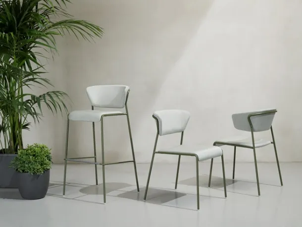 Sedia e sgabello realizzati in tessuto per esterno con struttura in metallo Lisa Waterproof di Scab Design