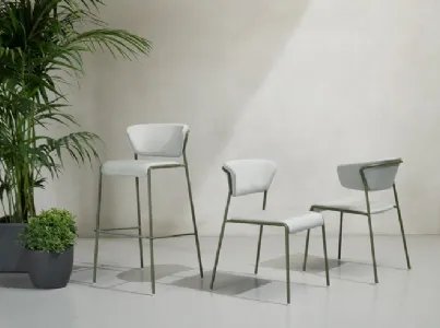 Sedia e sgabello realizzati in tessuto per esterno con struttura in metallo Lisa Waterproof di Scab Design
