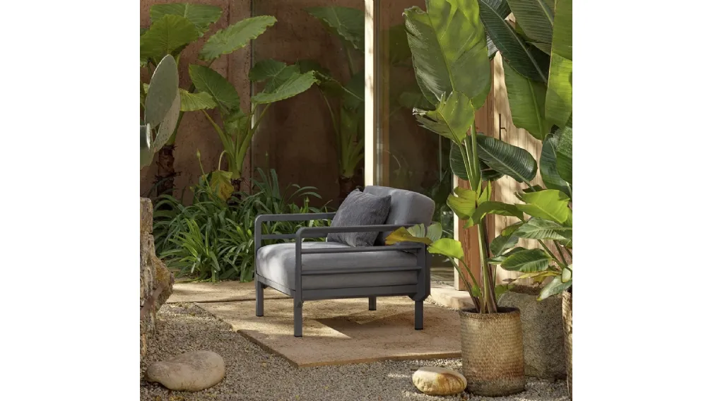 Poltrona in polipropilene e tessuto Maximo di Nardi