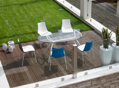 Tavolo da giardino con top in vetro Metropolis di Scab Design
