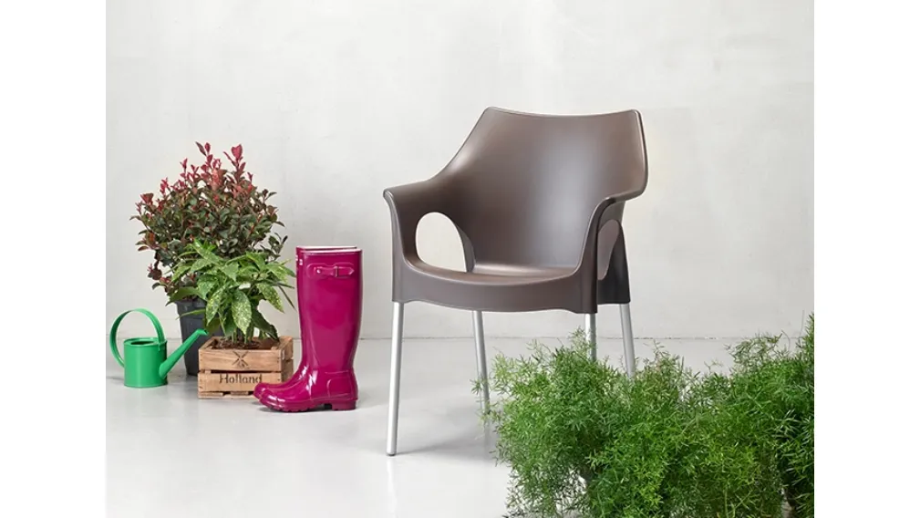 Sedia da giardino con gambe in alluminio e scocca in plastica Ola di Scab Design