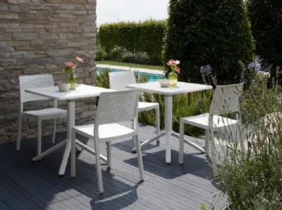 Tavolino quadrato con piano reclinabile e affiancabile con base in alluminio Eco di Scab Design