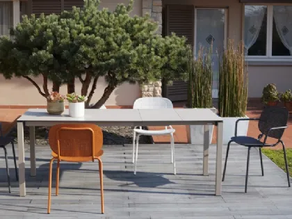 Sedia per outdoor con o senza braccioli in lamiera zincata Si-Si Dots di Scab Design