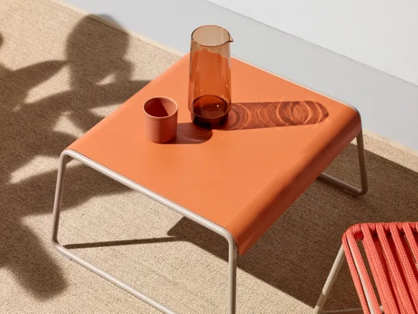 Tavolino basso in acciaio zincato Side Table Lisa Lounge di Scab Design