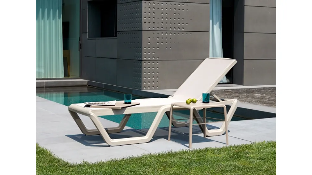 Tavolino da giardino dalle forme arrotondate Side Table Vela di Scab Design